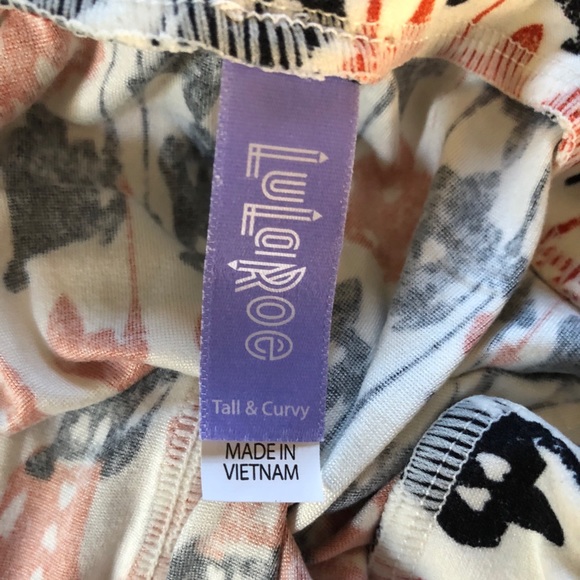 Lularoe Disney 2018 Queen of Hearts Cards BNWT TC - Picture 2 of 2